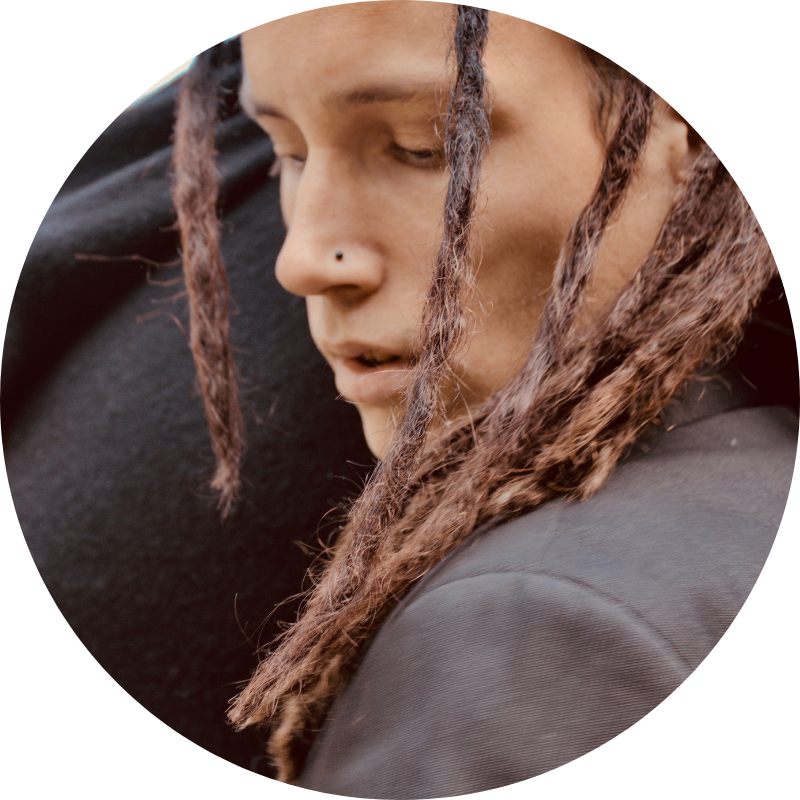 Raoul Natureza Martin, qui anime les ateliers danse éveil, danse contemporaine pour enfants et danse chorégraphique.