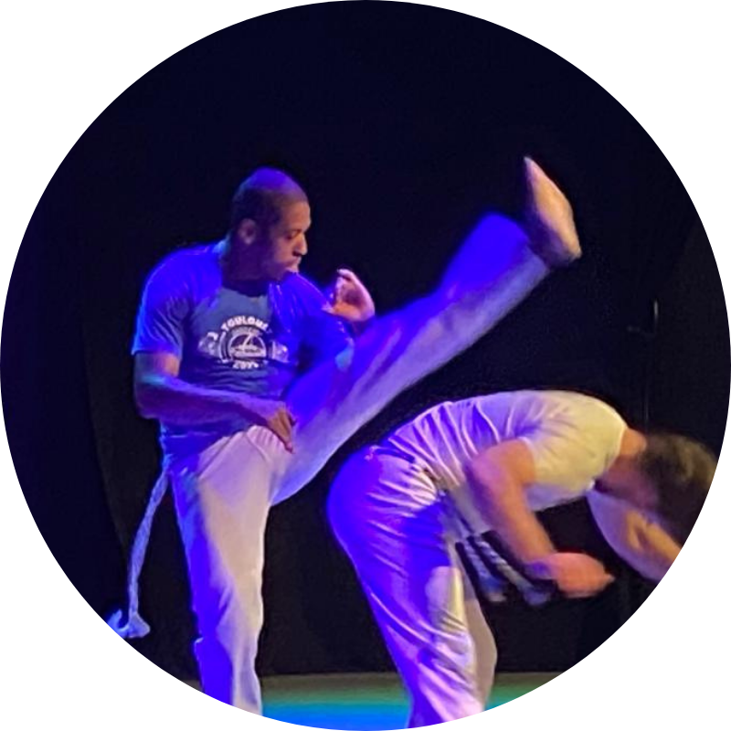 Marco anime les ateliers capoeira à la MJC Empalot.