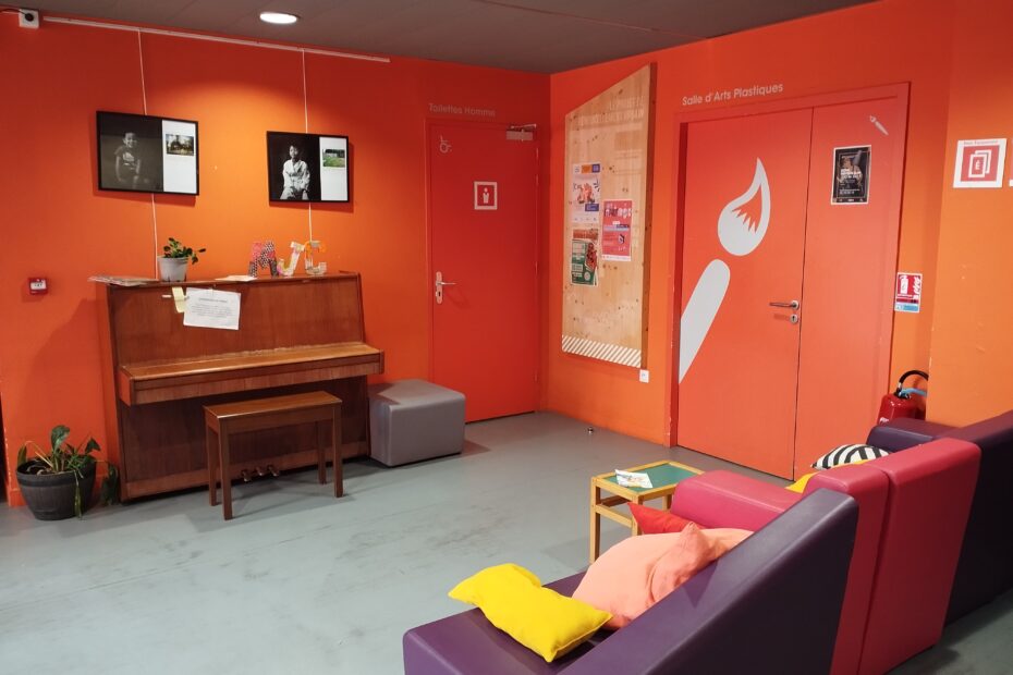 Le piano en accès libre, au premier étage de la MJC.
