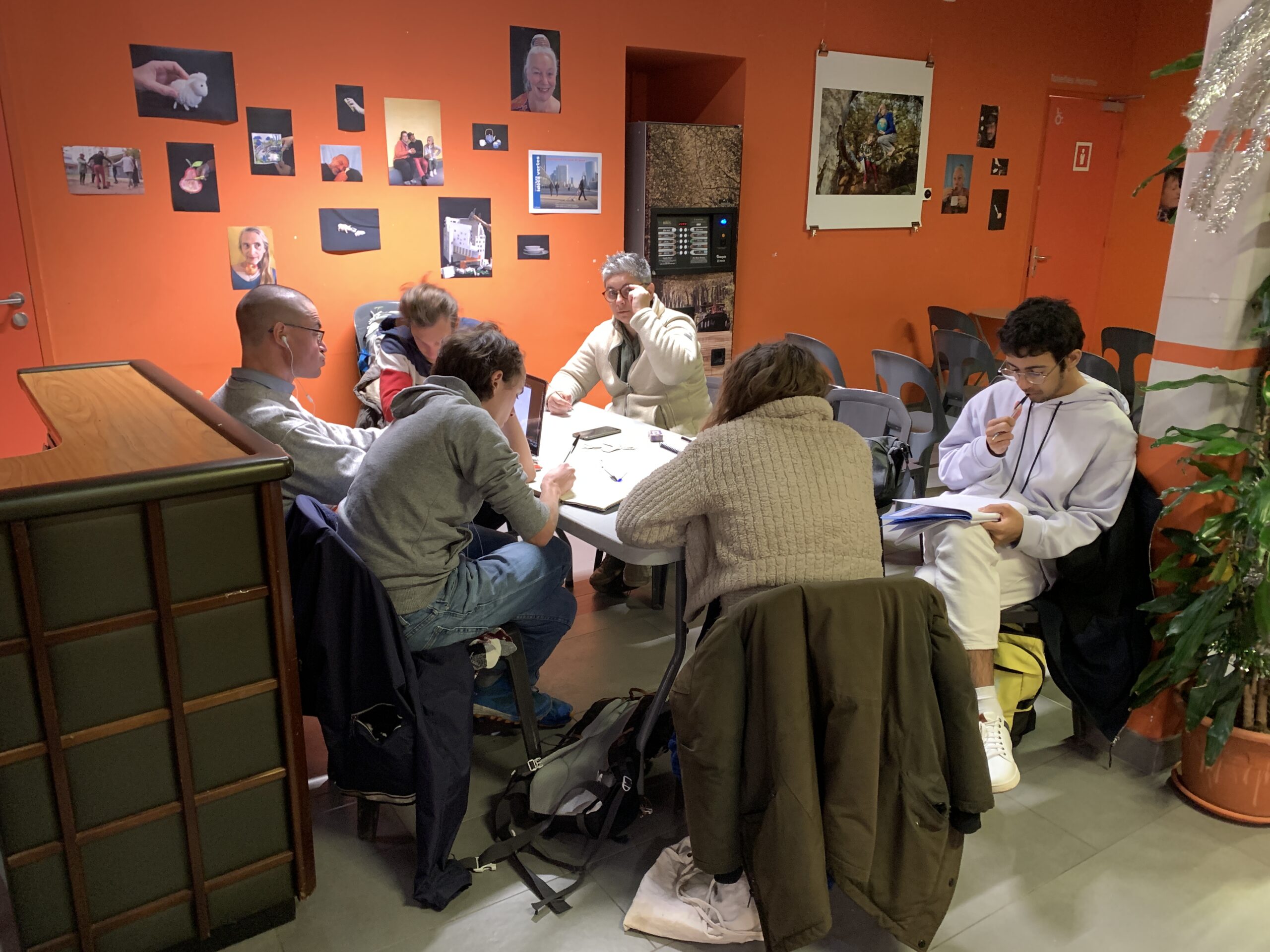 Ateliers d'écriture lors des scènes slam à la MJC, avec l'artiste Sebseb