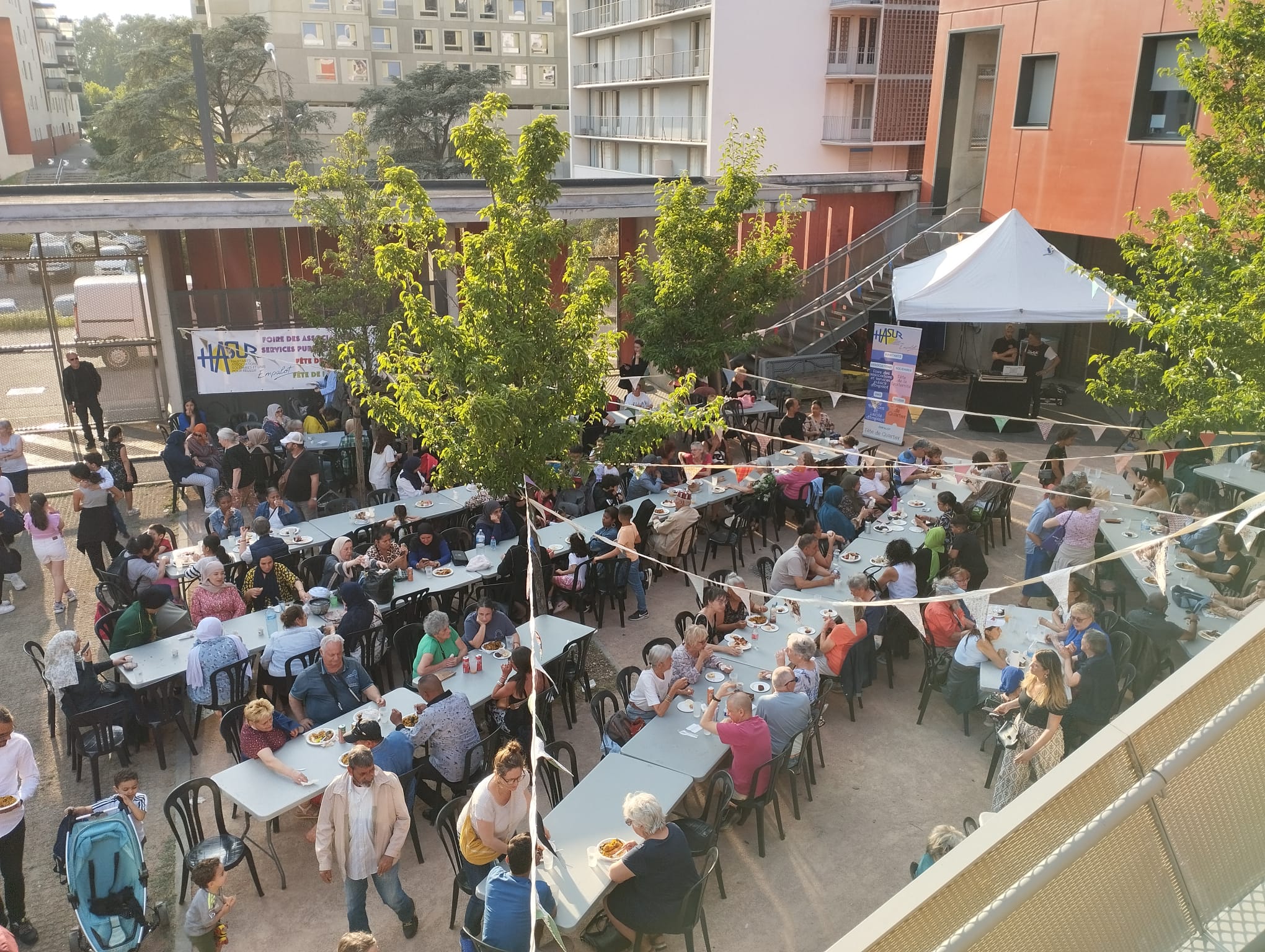 Repas de la fête de quartier 2024 à la Brique Rouge